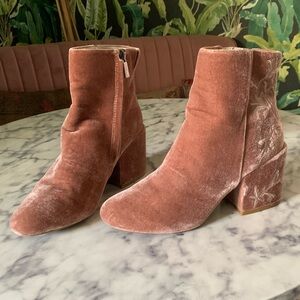Kenneth Cole Boots, Size 8, Blush Velvet, side zip